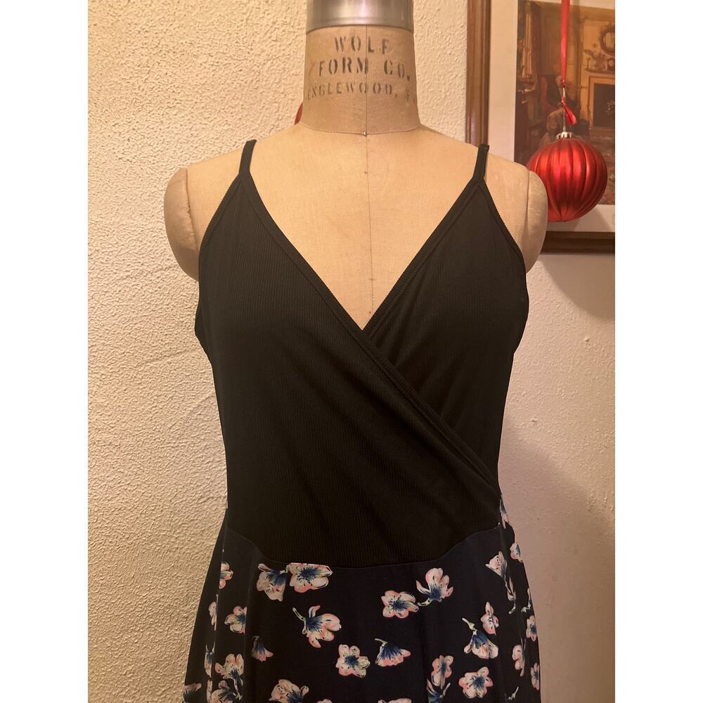 Aphratti V-Neck Spaghetti Strap Wrap Dress Floral NWT Size XXL - Picture 4 of 12